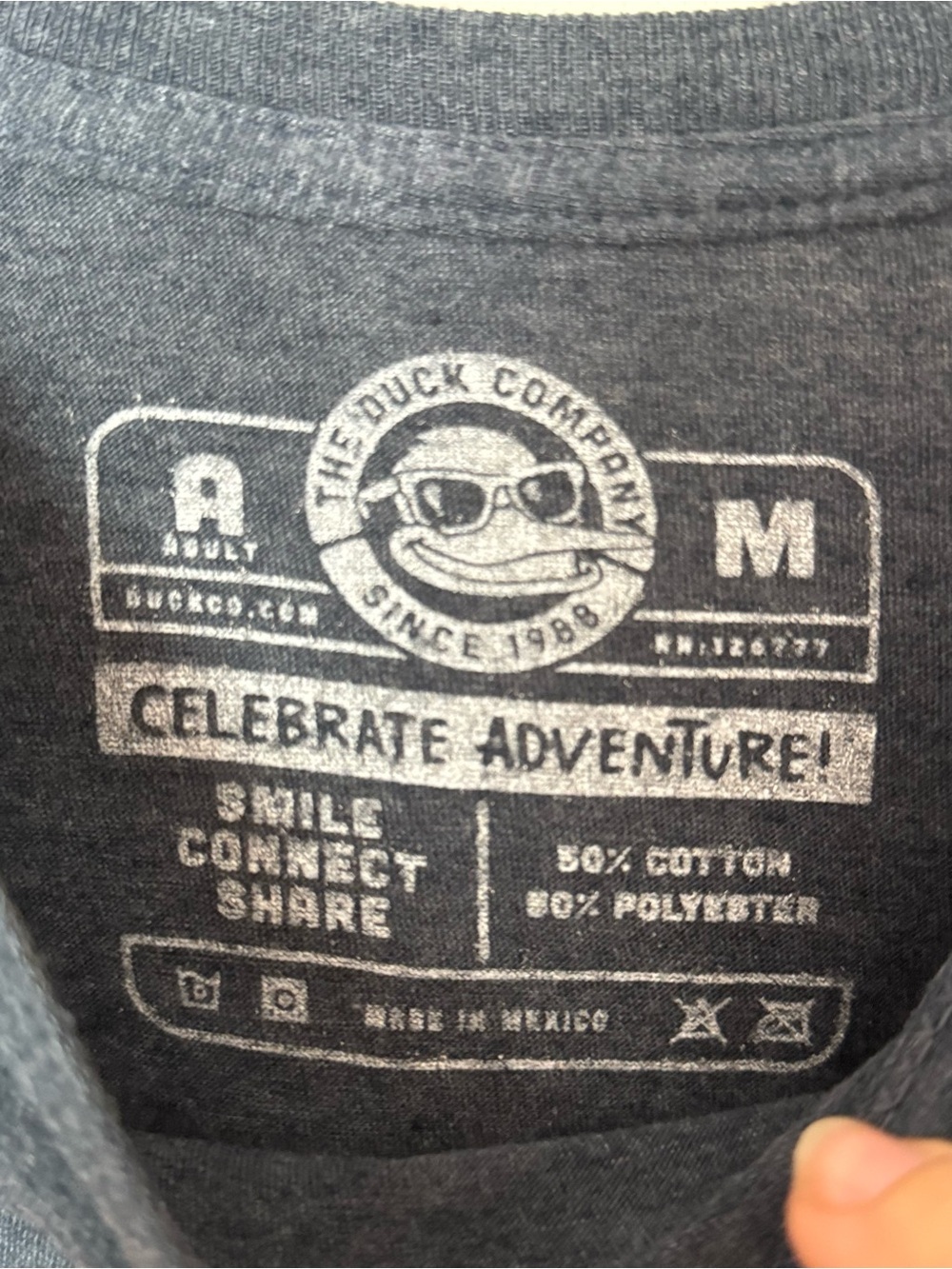 The Duck Company Rocky Mountain National Park Bear Graphic T-Shirt Men’s M Blue - Picture 4 of 5